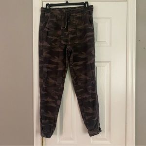 Athleta Camo Farallon Jogger Black Olive Green Women’s Pants Size 6 Camoflauge